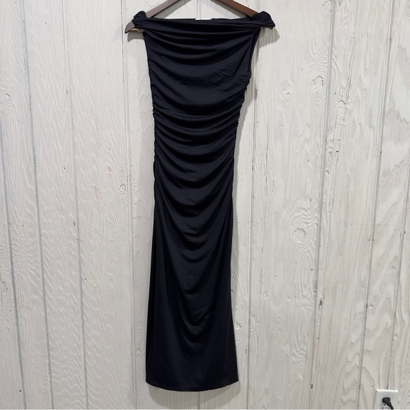 Meshki Elegant Black alayna midi dress - Picture 2 of 8